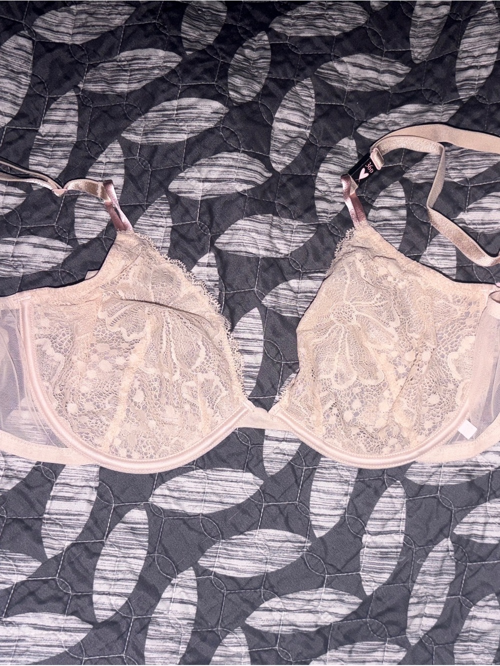 Victoria's Secret Blush Lace Underwire Bra